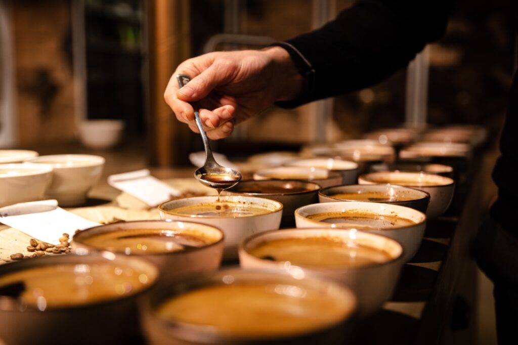 Como Degustar o Café Como um Especialista – e Treinar o Seu Paladar em Casa